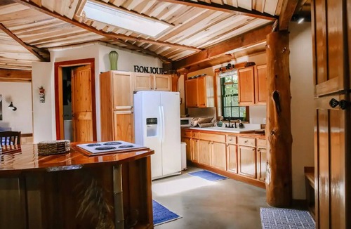Nebo Apartment | A cozy, romantic cabin perfect for couples. Pets are always welcome, owners too!