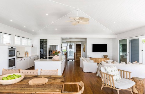 North Creek House | A luxurious, private sanctuary for your ultimate dream holiday experience.Nestled just steps from th