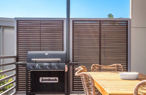 North Creek House | A Perfect Stay - Bare Feet