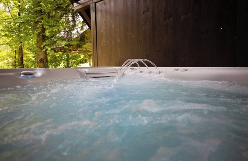 Gozd Martuljek House | A place where you can relax in hot tub and enjoy the beautiful natur