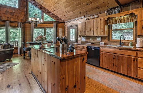 Foxfire Estates Cabin | "A Point of View" - Voted by guests as "Best Cabin in Blue Ridge"