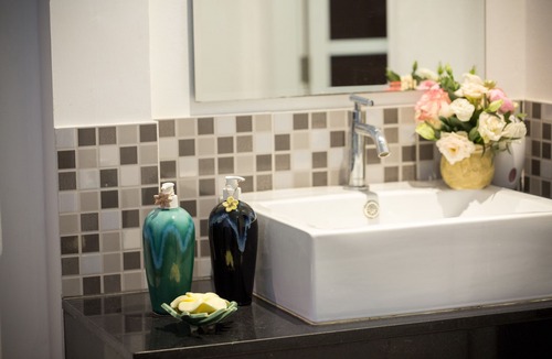 Chalong Hostel | A Quiet Room, great swimming pool 5 mn