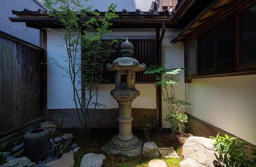 Kanazawa House | A townhouse where you can touch a real "sword" We can show you a family sword.