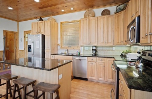 Seven Devils Cabin | Above It All- Cabin, Hot Tub, Pet Friendly, Pool Table, Mtn View, Gas Fireplace