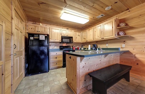 Helen House | Above the Rest | 2BR | Helen | Hot Tub | MountAin Views