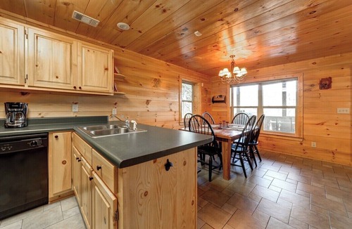 Helen House | Above the Rest | 2BR | Helen | Hot Tub | MountAin Views
