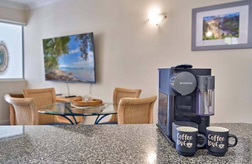 Palm Cove Apartment | Absolute Beach Front 1 Bedroom Apartment Palm Cove