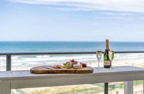 Surfers Paradise Apartment | Absolute Beachfront 3BR Apartment Ocean Views Pool Spa & Tennis Court