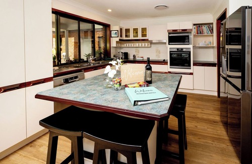 Wurtulla House | Absolute beachfront- Bush, Beach, Dogs, Relax!