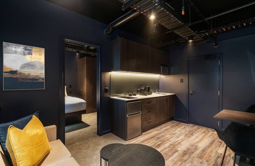 Newton Hotel | Abstract Hotel