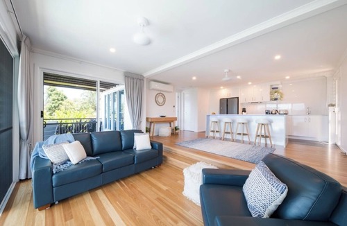 Airlie Beach House | Airlie On Airlie | Luxury 4 Bedroom Holiday Home | Airlie Beach