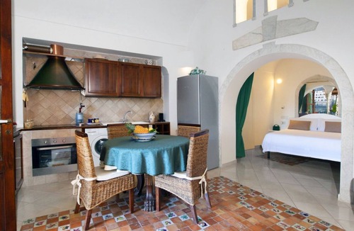 Liparlati Apartment | Alcova Apartment – Terrace with a View of Positano
