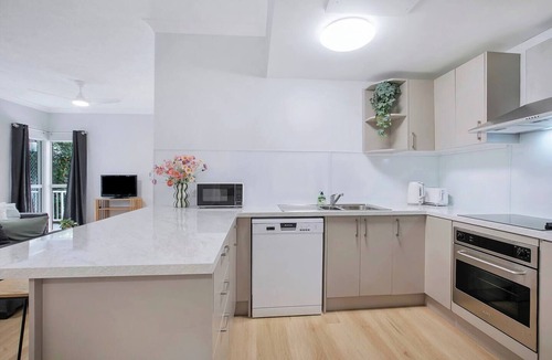 St. Lucia Apartment | Alessandria Stay Simple Living near Brisbane River