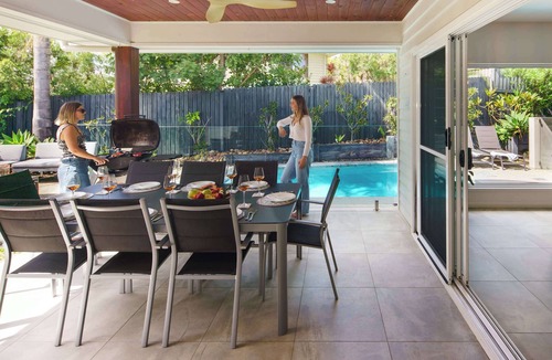 Alexandra Headland House | Alex Beachside Getaway - 15min walk > Sand & Surf