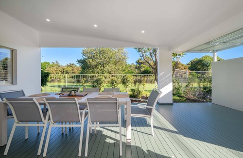 Currimundi House | Alice by the Lake Currimundi