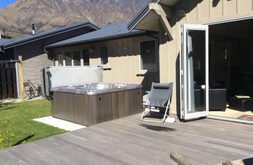 Frankton House | Amazing mountain views