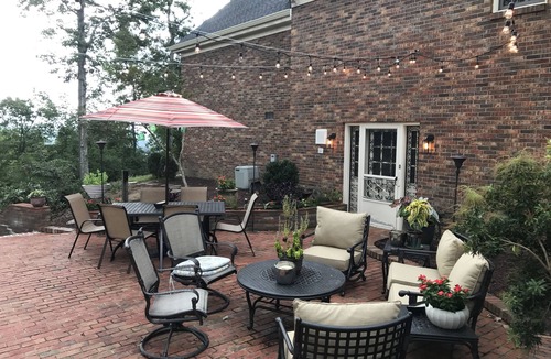 Bristol House | AMAZING VIEWS~ ENTERTAINMENT PATIO~ Groups & Kid Friendly~ BMS & R&R Welcome!