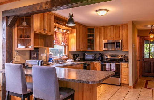 Boone House | Antlers Lodge: Views | Hot Tub | Fire Pit | Ping Pong | 5min to Blowing Rock