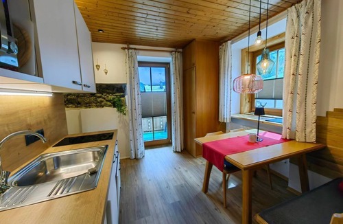 Rauris Apartment | Apartment no. 1 "Jägerwinkl" - Groder, guest house
