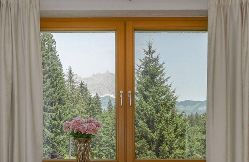 Oberndorf bei Kitzbuhel Apartment | Apartment Superior im Gartenhotel Rosenhof bei Kitzbühel