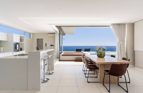 Camps Bay Apartment | Aquatic Penthouse - Coastal Luxury & Rooftop Views