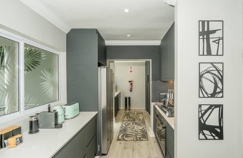 Camps Bay Villa | Argyle Camps Bay - Pool, 5 min walk to beach, Hot tub