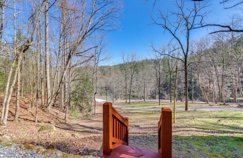 Raccoon Ridge Cabin | Aska Cozy River Blue House