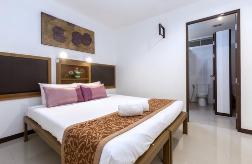 Chalong House | B Triple suite, Chalong temple 5 mn walk