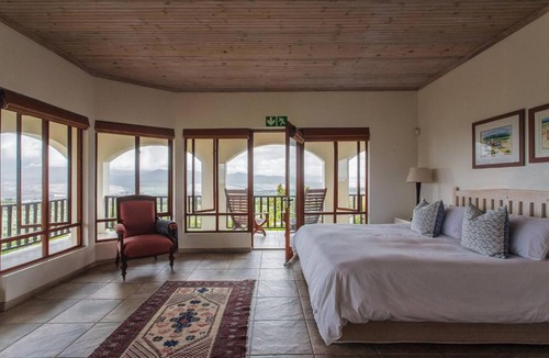 Bot River Villa | Barton Hammerkop Villa nr Hermanus - HotTub Pool