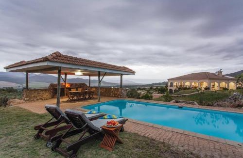 Bot River Villa | Barton Hammerkop Villa nr Hermanus - HotTub Pool
