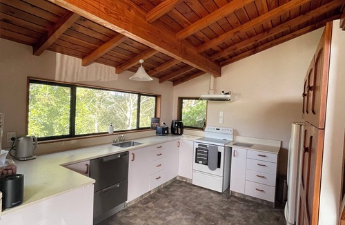 Waikouaiti House | Beach House Family Getaway 2min walk to beach Warm sunny home unwind & relax