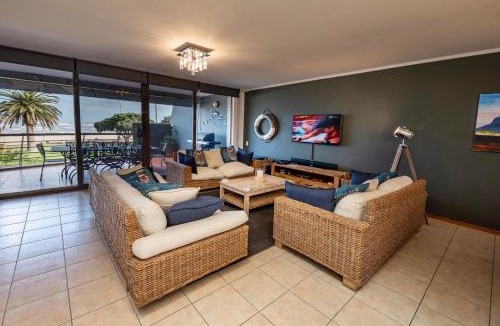 Gordons Bay Central House | Beach2Anchor, Beachfront 4 bedroom condo with Jacuzzi