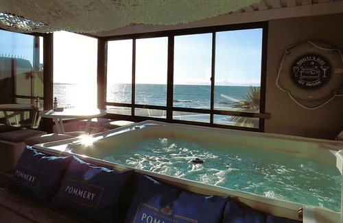 Gordons Bay Central Apartment | 'Beach2Anchor'-Central Beachfront 5 bedroom Condo with Sea View enclosed Jacuzzi
