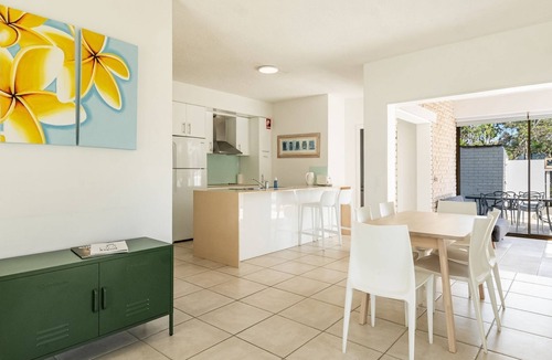 Byron Bay House | Beachfront Beach Break 1 – Byron Bay 3 Bedroom Holiday Apartment with Pool