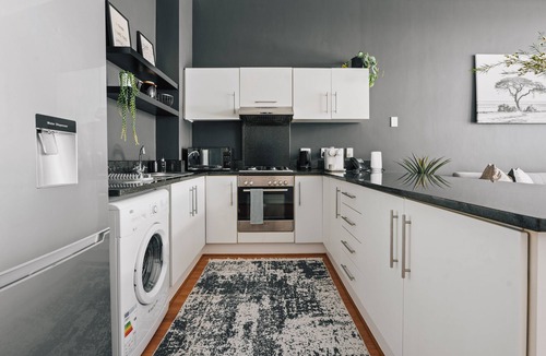 Redhill Apartment | Beachfront Bliss at Muizenberg’s Iconic Empire Building