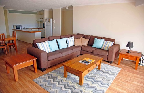 Miami Apartment | Beachfront Bliss – Your Ultimate Coastal Getaway