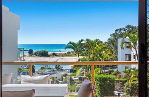 Currumbin Apartment | 🌴 Beachfront Entire 3 Bed Apartment at Currumbin