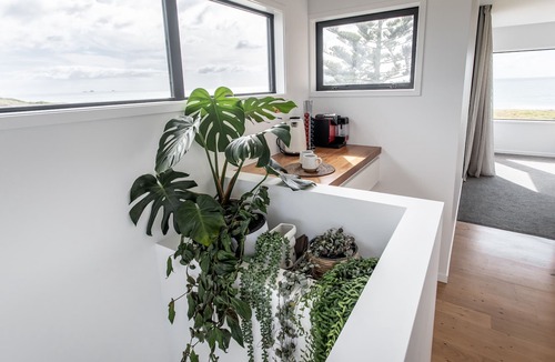 Coastlands House | Beachfront Escape with uninterrupted views of the sea