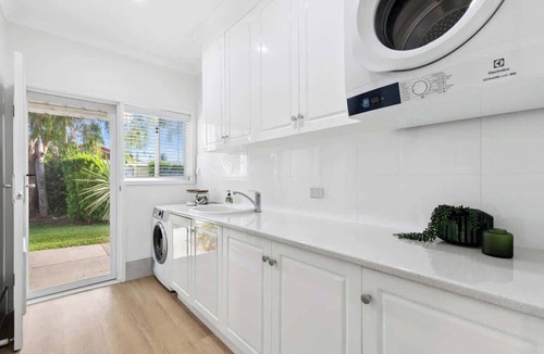 Wurtulla House | Beachfront Luxury Villa & Pool