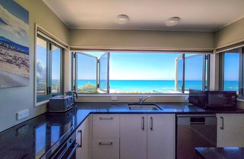 Pukehina House | Beachfront Pad - relax and unwind