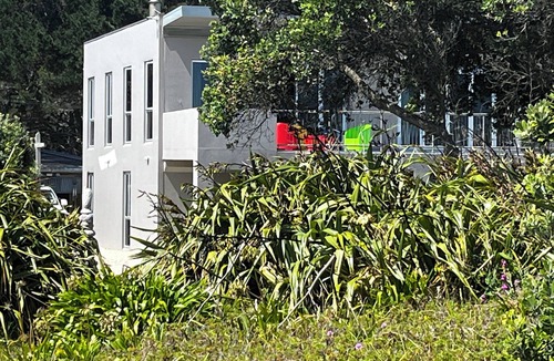 Mahia Villa | Beachfront villa.fishing.paddle boarding and surf directly in front of villa