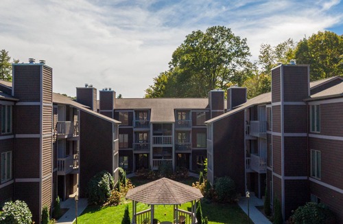 Blowing Rock Condo | Bear Pause - 2br 2 ba Condo - Walk to Downtown Blowing Rock - Two Master Suites
