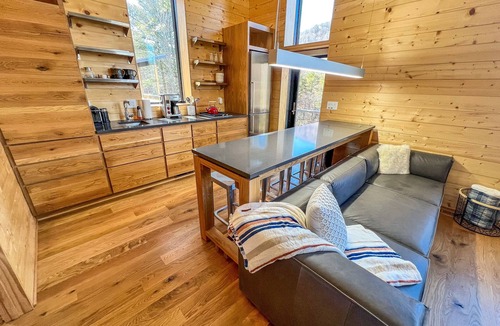 West Jefferson Cabin | Beat the Heat. Head to the Mountains - 2BR/2BA w/Hot Tub & WiFi