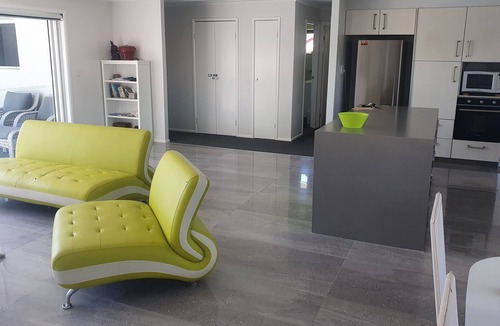 Ashmore House | Beautiful Modern and very quiet home and so close to every thing the Gold coast