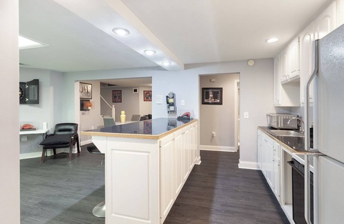 Snellville House | Beautiful serene mansion - 5-bedroom 4 1/2 bathroom house in Snellville