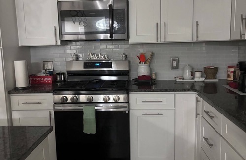 Forest City House | BEAUTIFUL VACATION HOME 2-bedroom and 1 bathroom