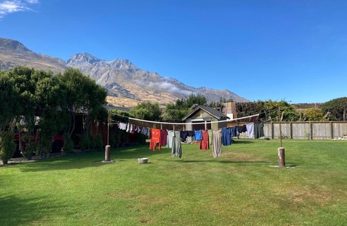 Glenorchy House | Bee Wild Garden Sanctuary - Private Oasis - Entire home in Glenorchy, NZ