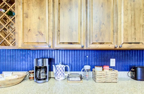 Beech Mountain House | Beech Mtn: Walk to Slopes, Sleeps 9, Pet Friendly, Mountain Views, Cozy Retreat