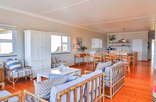 Kleinmond Apartment | Beskuit vir Ontbyt | Ocean breeze | Coffee & rusks