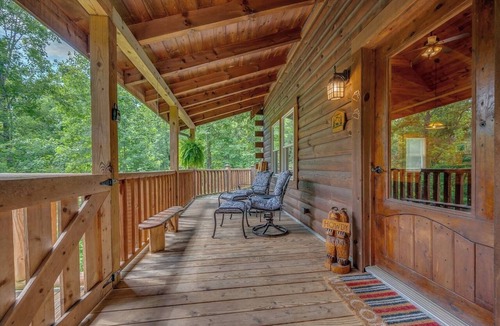 Lake Lure Cabin | Big, private Log Cabin/Mountains/HOT TUB/pet/canoe